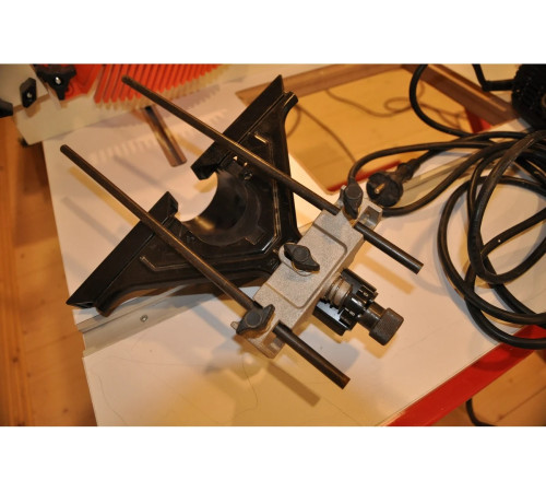 Фрезер DEWALT DW 621