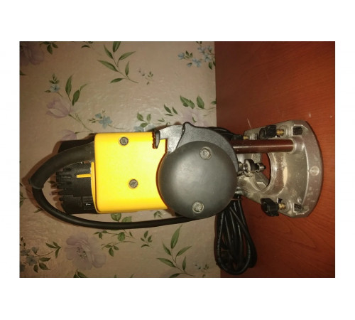 Фрезер DEWALT DW 621