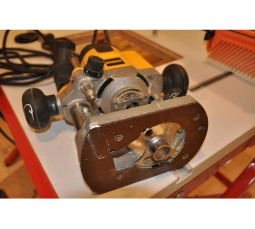 Фрезер DEWALT DW 621