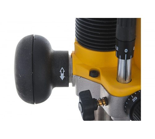 Фрезер DEWALT DW 621