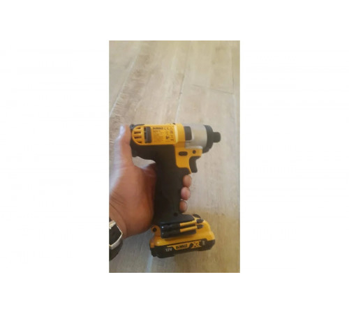 Аккумуляторный шуруповерт DEWALT DCF 815 D2