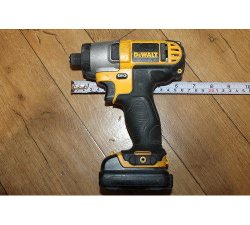 Аккумуляторный шуруповерт DEWALT DCF 815 D2