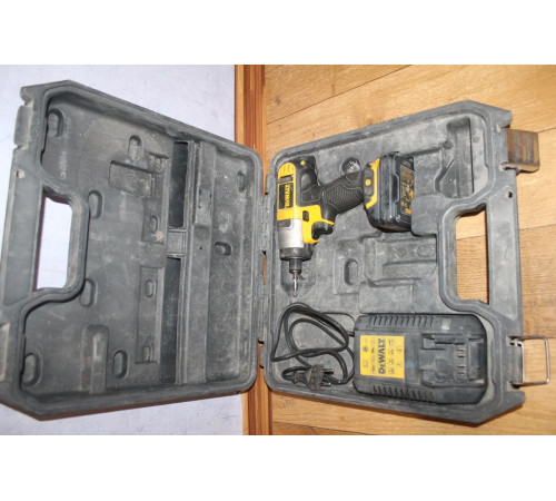Аккумуляторный шуруповерт DEWALT DCF 815 D2
