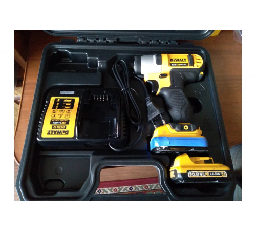 Аккумуляторный шуруповерт DEWALT DCF 815 D2