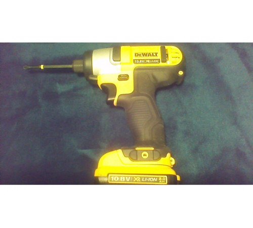 Аккумуляторный шуруповерт DEWALT DCF 815 D2
