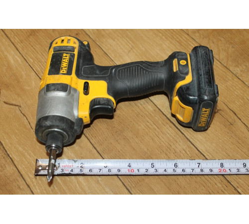 Аккумуляторный шуруповерт DEWALT DCF 815 D2