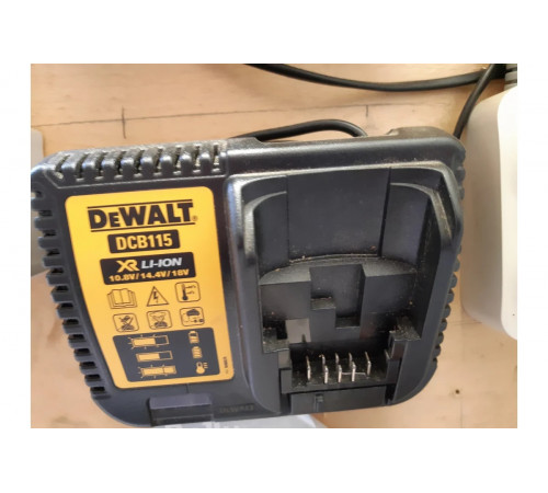 Зарядное устройство XR Li-Ion (10.8 В/14.4 В/18.0 В) DEWALT DCB115