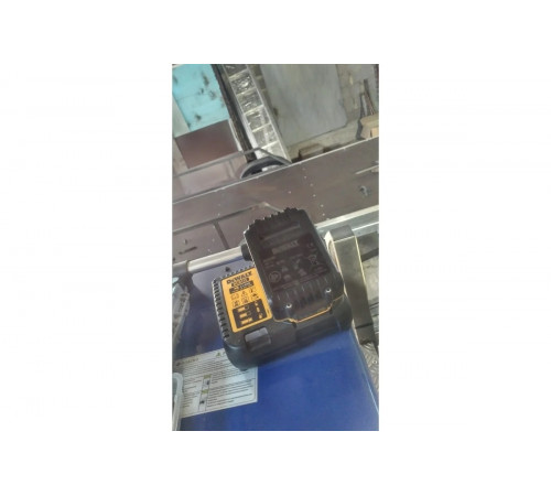 Зарядное устройство XR Li-Ion (10.8 В/14.4 В/18.0 В) DEWALT DCB115