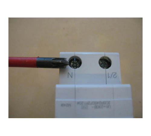 Тонкая отвёртка KNIPEX PlusMinus Pozidriv, 212мм KN-982502SLS Тонкая отвёртка KNIPEX PlusMinus Pozidriv, 212мм KN-982502SLS