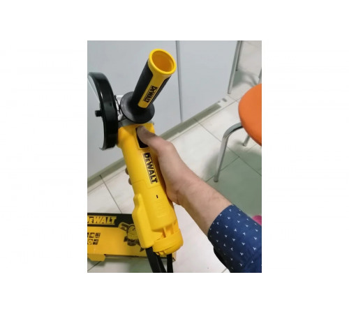 Угловая шлифмашина DEWALT DWE 4215