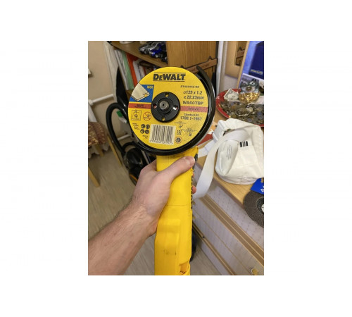 Угловая шлифмашина DEWALT DWE 4215