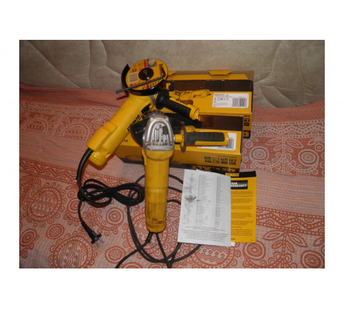 Угловая шлифмашина DEWALT DWE 4215