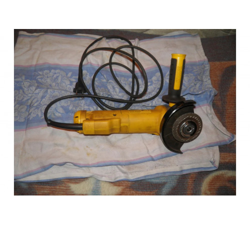 Угловая шлифмашина DEWALT DWE 4215