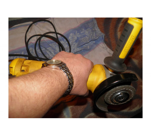 Угловая шлифмашина DEWALT DWE 4215