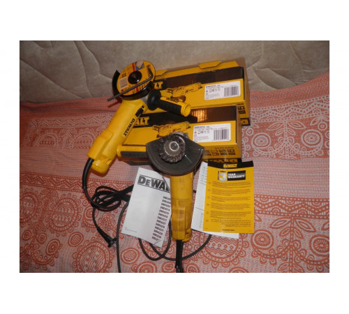 Угловая шлифмашина DEWALT DWE 4215