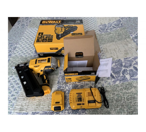 Бесщеточный гвоздезабиватель DEWALT 18.0 В XR DCN692N
