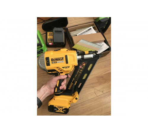 Бесщеточный гвоздезабиватель DEWALT 18.0 В XR DCN692N