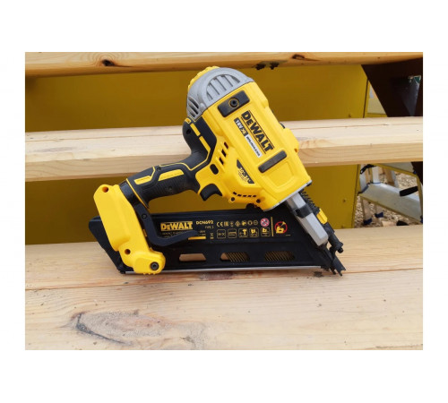 Бесщеточный гвоздезабиватель DEWALT 18.0 В XR DCN692N