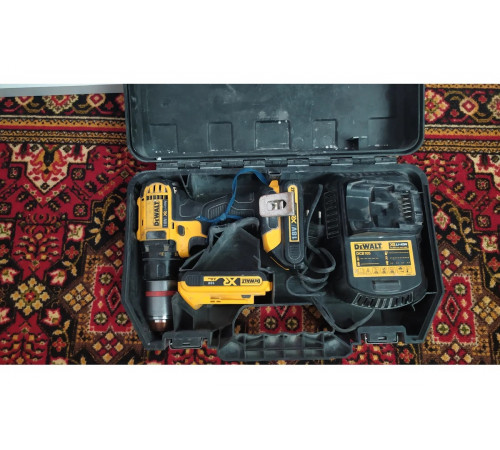 Аккумуляторная дрель-шуруповерт DeWALT DCD 780 C2