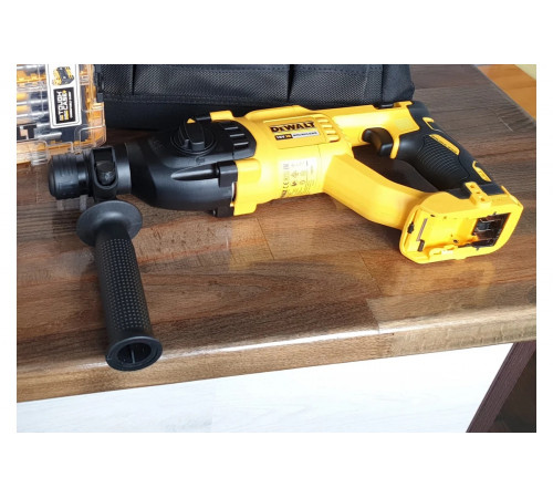 Бесщеточный перфоратор DEWALT DCH133N