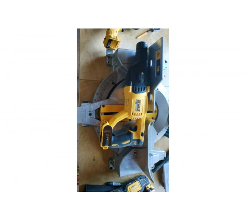 Бесщеточный перфоратор DEWALT DCH133N