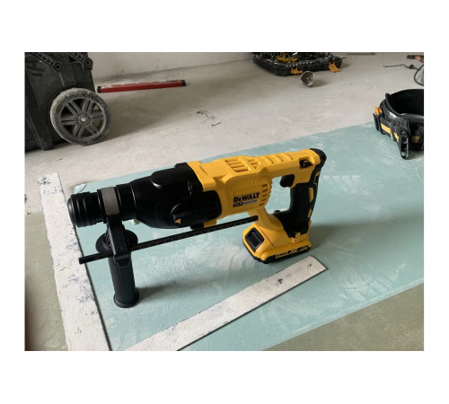 Бесщеточный перфоратор DEWALT DCH133N