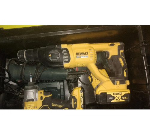 Бесщеточный перфоратор DEWALT DCH133N