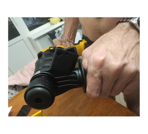 Бесщеточный перфоратор DEWALT DCH133N