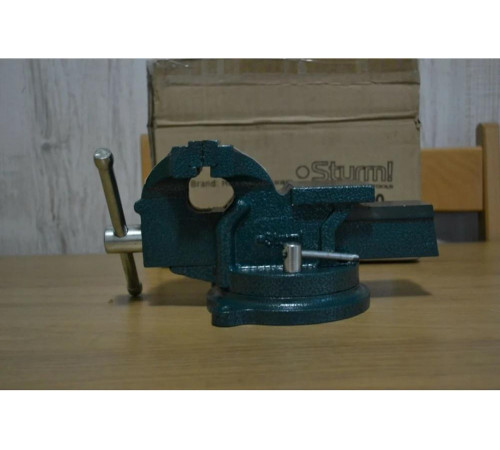 Тиски Sturm 1075-01-100 - надежный помощник для слесарных работ Тиски Sturm 1075-01-100 - надежный помощник для слесарных работ