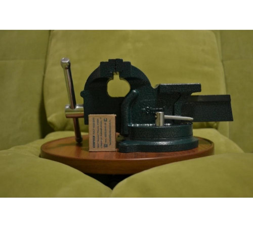 Тиски Sturm 1075-01-100 - надежный помощник для слесарных работ Тиски Sturm 1075-01-100 - надежный помощник для слесарных работ