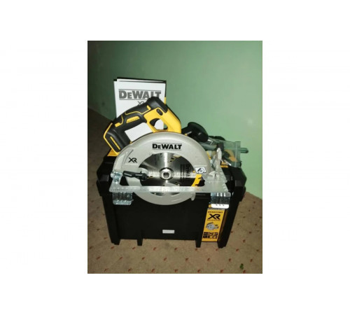 Бесщеточная дисковая пила DEWALT DCS570NT