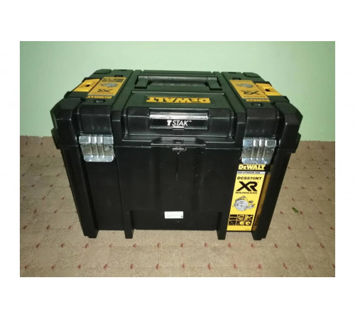 Бесщеточная дисковая пила DEWALT DCS570NT