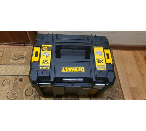 Бесщеточная дисковая пила DEWALT DCS570NT