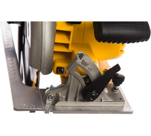 Бесщеточная дисковая пила DEWALT DCS570NT