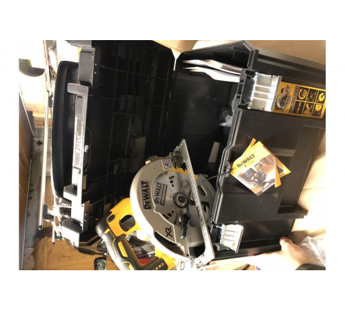 Бесщеточная дисковая пила DEWALT DCS570NT