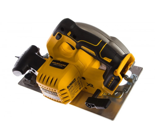 Бесщеточная дисковая пила DEWALT DCS570NT