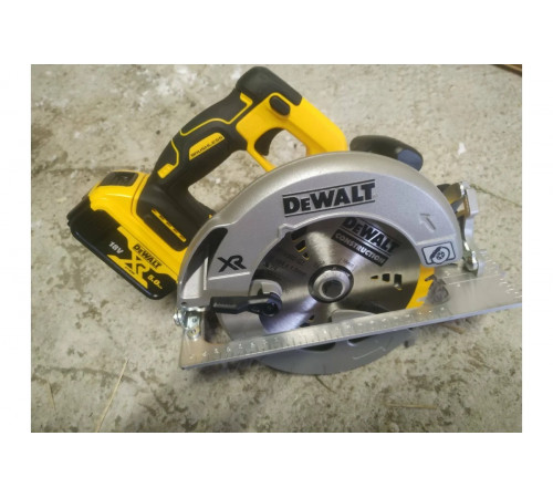 Бесщеточная дисковая пила DEWALT DCS570NT