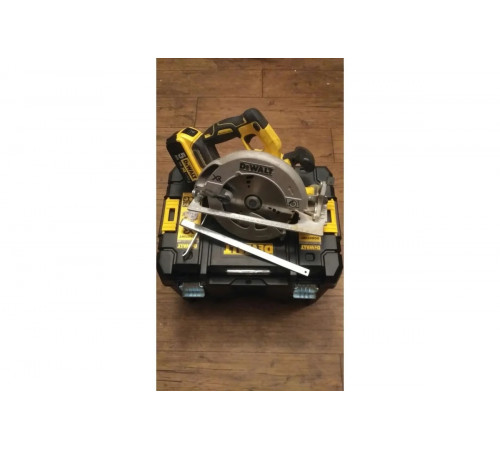 Бесщеточная дисковая пила DEWALT DCS570NT