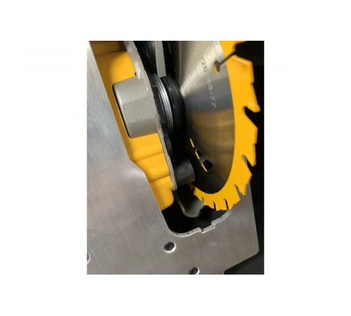 Бесщеточная дисковая пила DEWALT DCS570NT