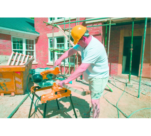 Комбинированная торцовочная пила DEWALT DW 743 N