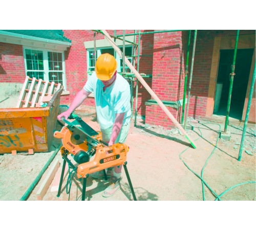 Комбинированная торцовочная пила DEWALT DW 743 N