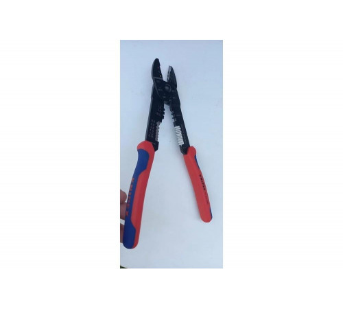 Пресс-клещи для резки и зачистки кабеля KNIPEX 3 гнезда KN-9722240SB Пресс-клещи для резки и зачистки кабеля KNIPEX 3 гнезда KN-9722240SB