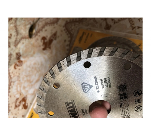 Диск алмазный отрезной Turbo (125х22.2 мм) для УШМ DEWALT DT 3712