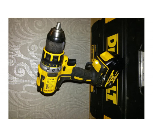 Аккумуляторная дрель-шуруповерт DEWALT DCD 790 M2