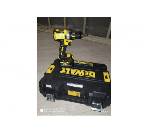 Аккумуляторная дрель-шуруповерт DEWALT DCD 790 M2