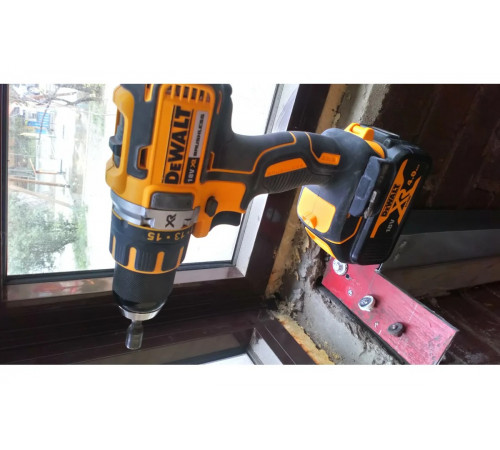 Аккумуляторная дрель-шуруповерт DEWALT DCD 790 M2