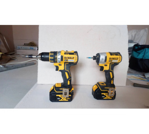 Аккумуляторная дрель-шуруповерт DEWALT DCD 790 M2