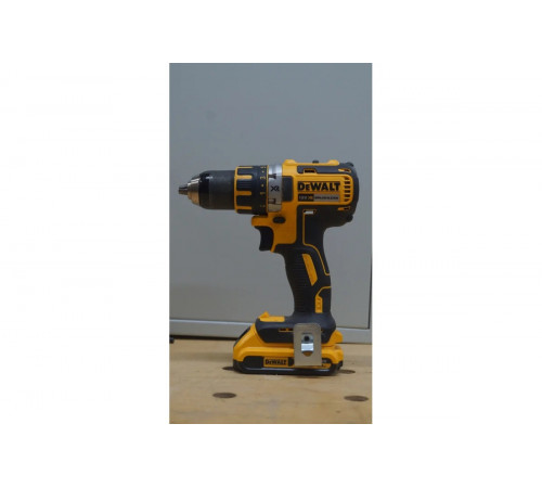 Аккумуляторная дрель-шуруповерт DEWALT DCD 790 M2