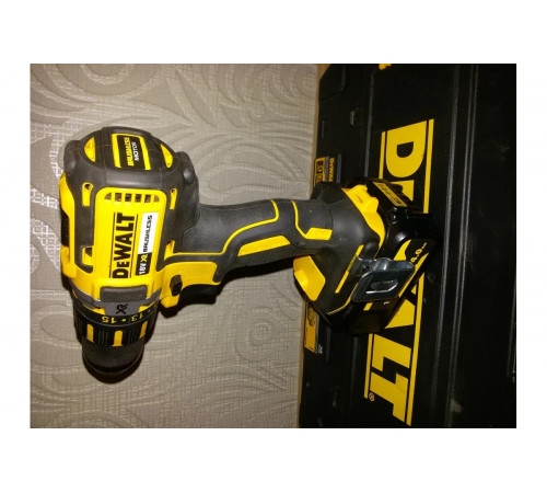 Аккумуляторная дрель-шуруповерт DEWALT DCD 790 M2