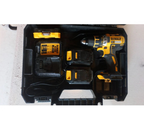 Аккумуляторная дрель-шуруповерт DEWALT DCD 790 M2
